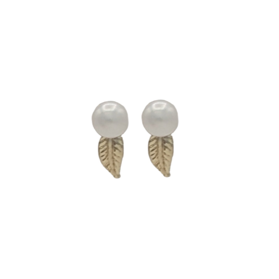Fashion Pearl with Leaf Studs
